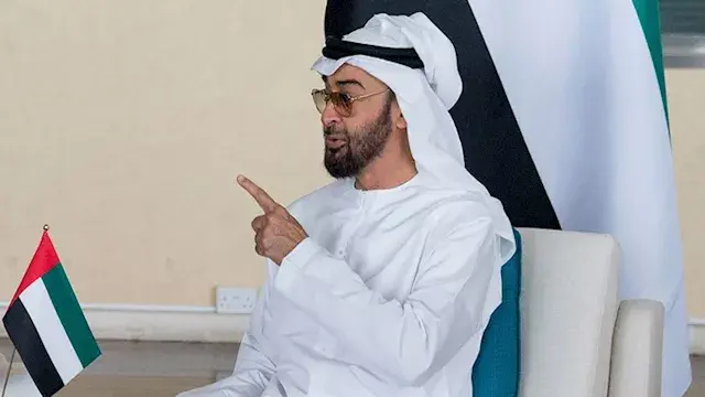 محمد بن زايد يهنئ الملك سلمان...