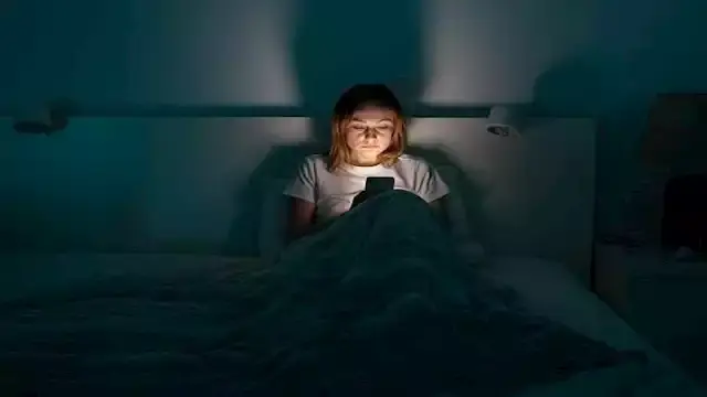 هل يؤثر استخدام الهاتف قبل الن...