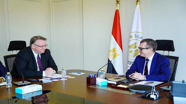 وزير التخطيط يبحث مع مدير منظم...