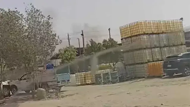 السيطرة على حريق داخل مصنع بانيوهات بطريق بلبيس  العاشر بالشرقية