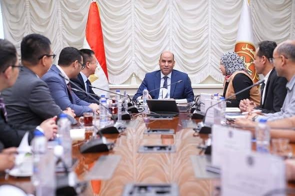 وزير العمل يبحث تعزيز التعاون...