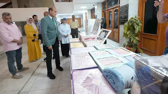 محافظ أسيوط يهدي جهاز عروس لفت...