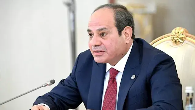 الرئيس السيسي يجدد الثقة في قي...