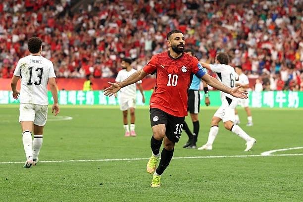 فاولر يرشّح بديلًا لصلاح في لي...