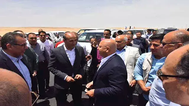 فيديو مثير للجدل.. كواليس ارتباك مهندس أمام كامل الوزير بأسيوط (فيديو وصور)