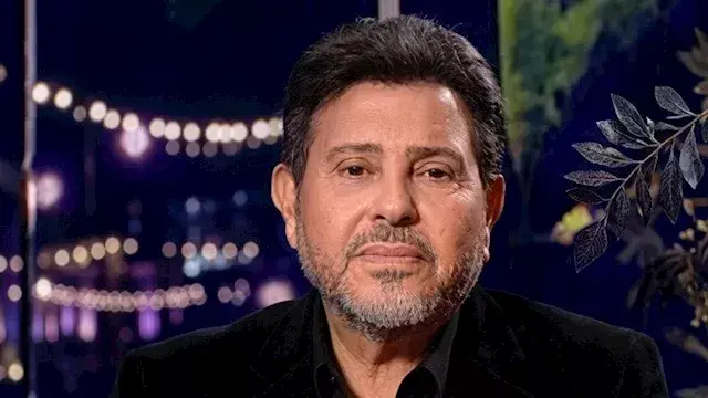 الحساب الرسمي للمطرب هاني شاكر على "فيسبوك" يطلب الدعاء له