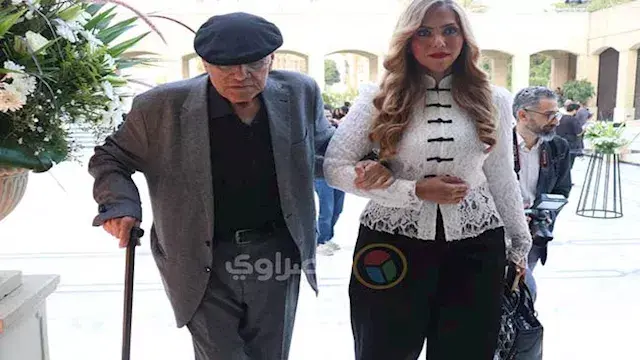 توافد الكتاب والصحفيين على دار...