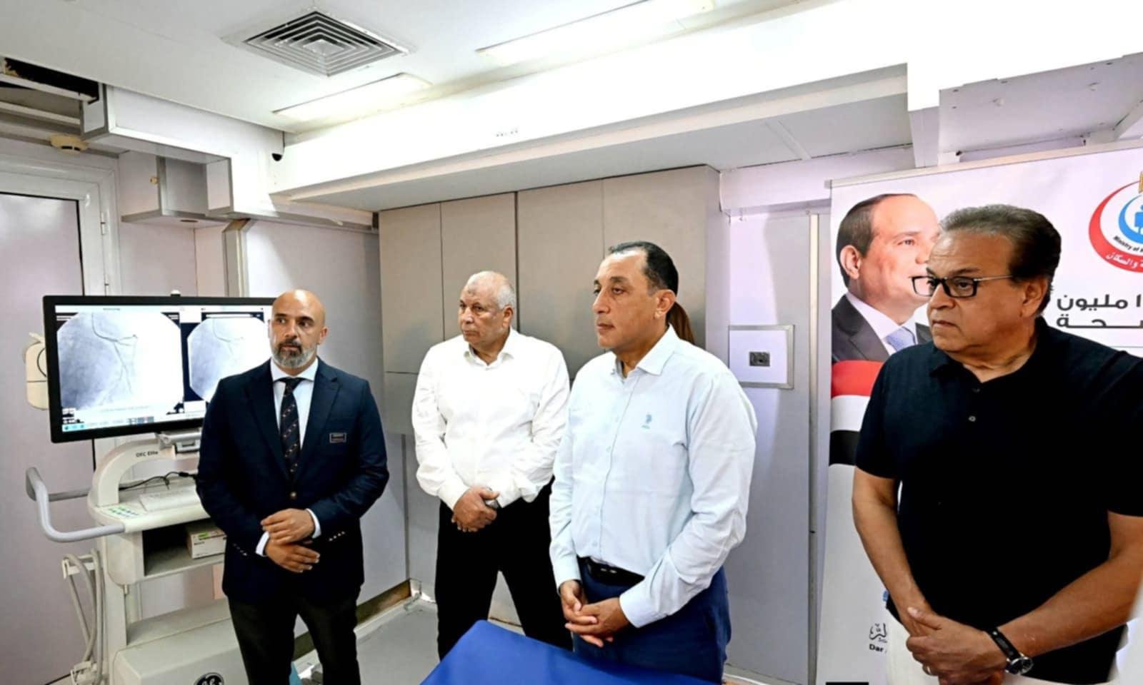 رئيس مجلس الوزراء يستعرض المنط...