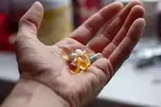 مكملات غذائية شائعة قد تضر صحتك.. متى تتحول إلى خطر؟