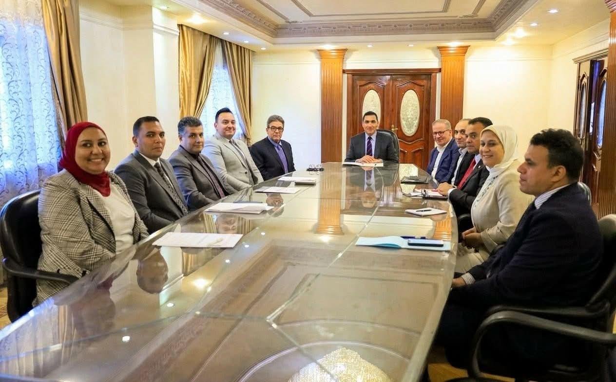 وفد نقابة الأطباء البيطريين يل...