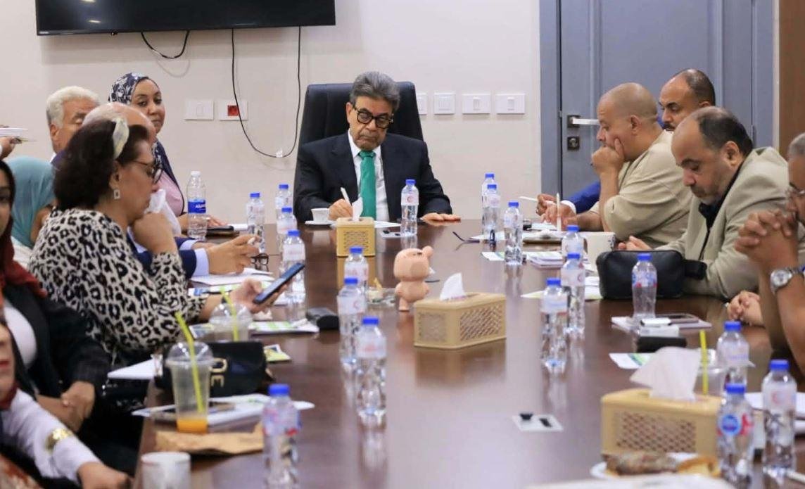 نقيب الأطباء البيطريين يعرض مز...