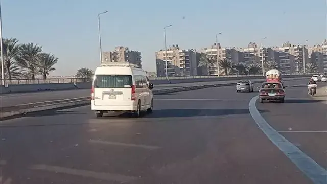 النشرة المرورية.. انسياب حركة السير بشوارع ومحاور القاهرة والجيزة