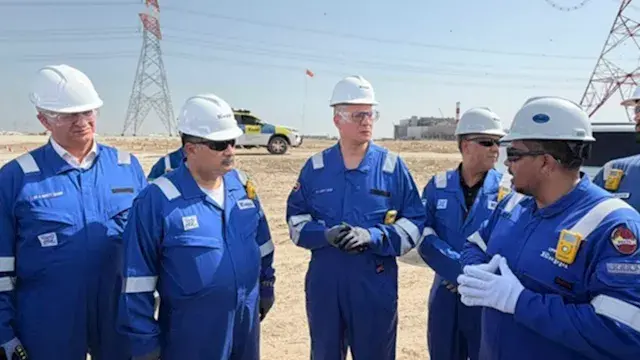 وزير البترول يتفقد مشروع "إنبي...