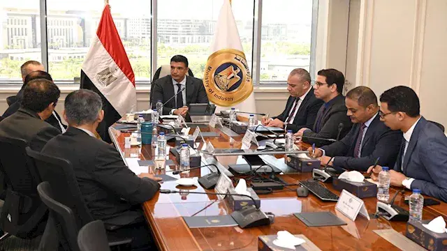 وزير الصناعة يبحث مع شركة "كيك...