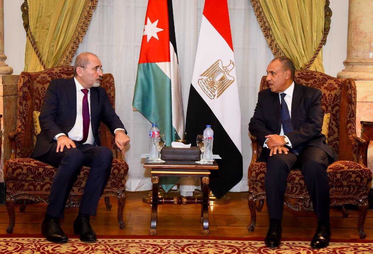 وزير الخارجية ونظيره الأردني ي...