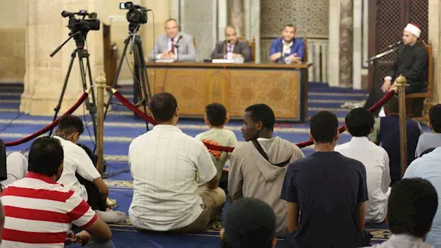 ملتقى أزهري: السيدة عائشة رائد...
