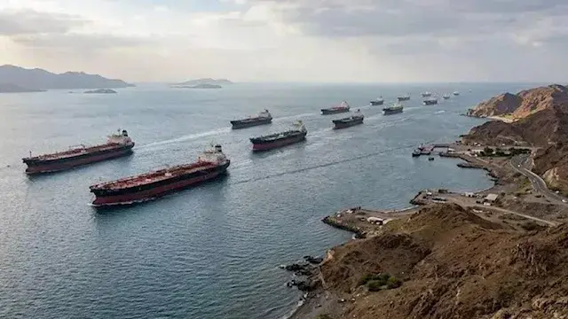 كبلر: معظم السفن تعبر مضيق هرم...