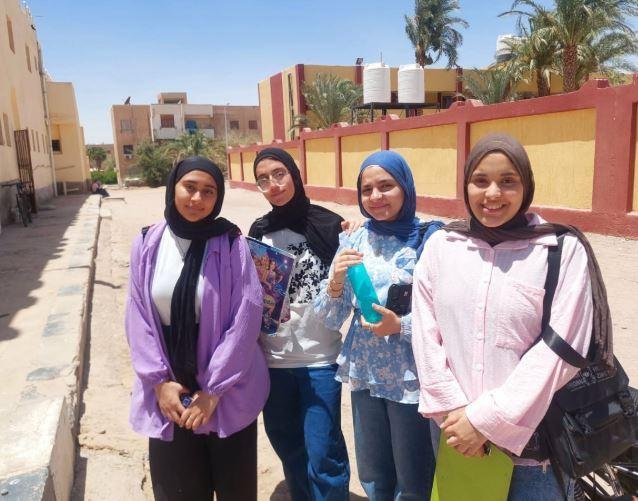 طالبات الشهادة الإعدادية بجنوب...