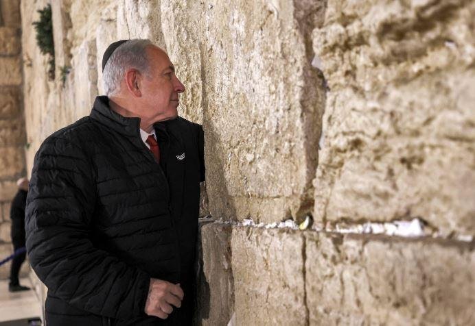 القدس.. نتنياهو يقتحم حائط الب...