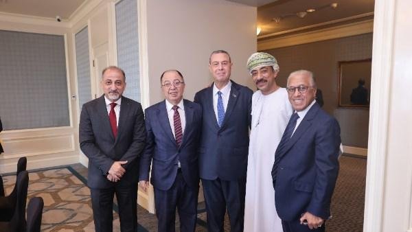 قامة وطنية ودبلوماسية.. سفير ع...