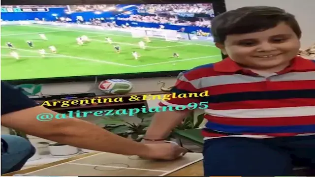 أب يصنع ملعباً لابنه الكفيف لم...