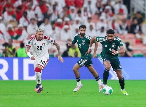 مكافأة استثنائية لنجم السعودية...