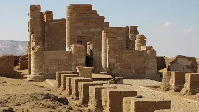 مكان الطمأنينة السري.. نقوش نادرة لـ 4 أباطرة رومان بمعبد "دير الحجر" في الداخلة -صور