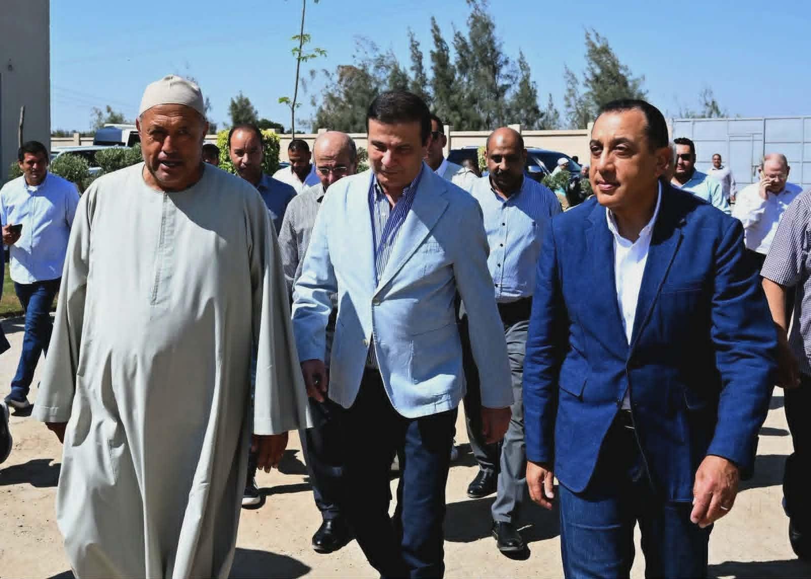 رئيس الوزراء يتفقد مزرعة العما...