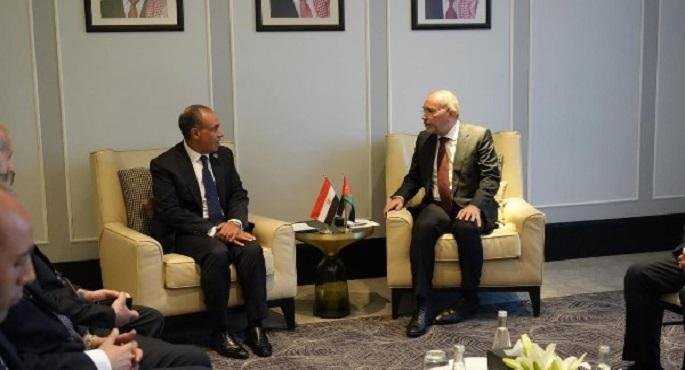 وزير الخارجية يطلع نظيره التون...