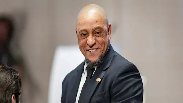 قبل روبررتو كارلوس.. 10 لاعبين...