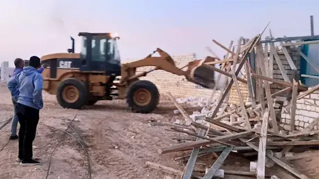 سوق مخالف.. المنيا تسترد 31 ألف متر مربع فى بني مزار