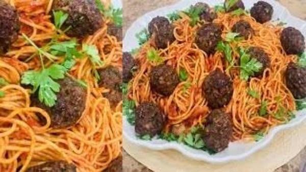طريقة عمل مكرونة وكرات اللحم المفروم في الطاسة.. غدا سريع بطعم المطاعم