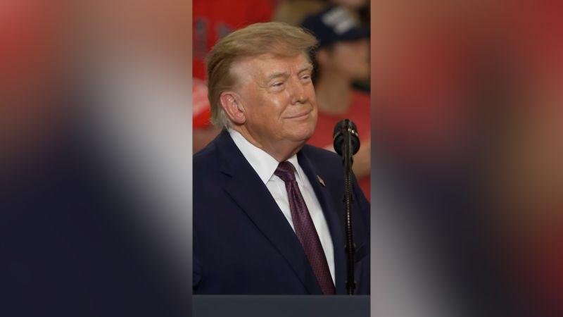 محتج يقاطع الرئيس الأمريكي: "ترامب كان على متن طائرة إبستين".. شاهد كيف رد