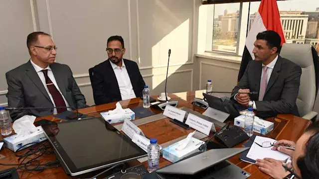 وزير الصناعة يبحث مع مسؤولي "ج...