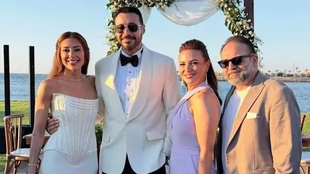 قُبلة رومانسية.. 20 صورة من حف...