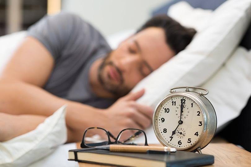 دراسة تنصح بالنوم ما بين 6 إلى...