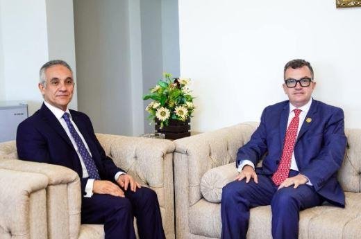 العدل والتخطيط تبحثان الاستعان...
