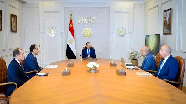 السيسي يعقد اجتماعًا مع رئيس ا...