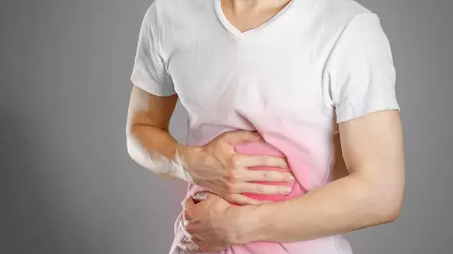 آلام المعدة بعد تناول الطعام ق...