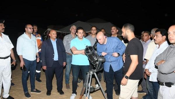 ​محافظ الفيوم يشارك زوار محمية وادي الريان مشاهدة ظاهرة "زخات شهب البرشاويات"