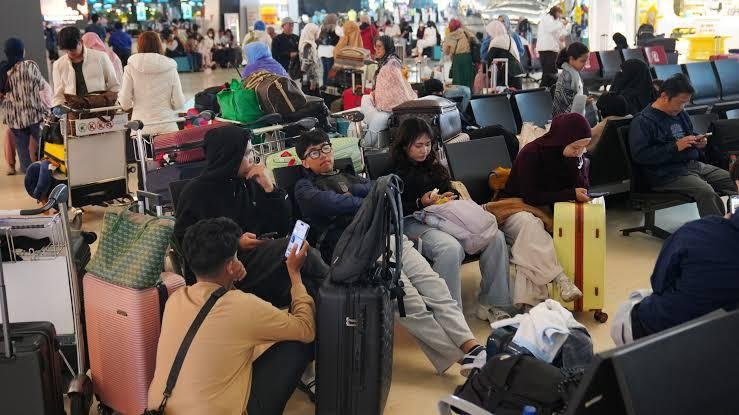 إندونيسيا: غلق 7 مطارات وتعطيل...