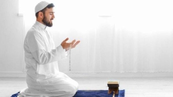 حكم تأخير سُنةَ الفجرِ إلى بعد...
