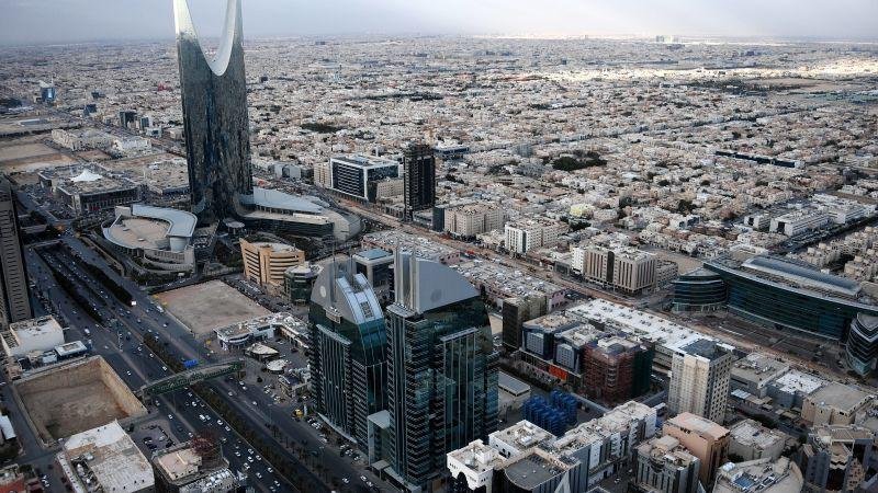 تدوينة تهاجم السعوديين ورد من الأمير عبدالرحمن وعلاء مبارك يدخل على الخط