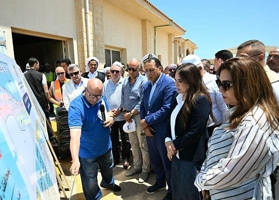 رئيس الوزراء يتفقد مجمع محطات...