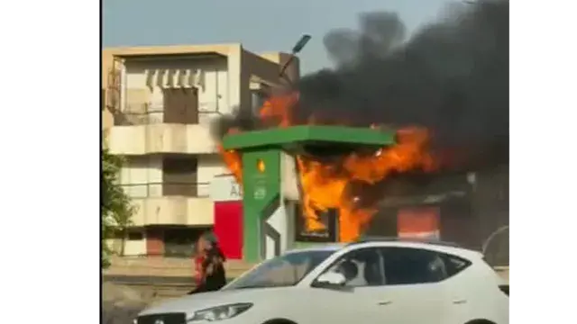 السيطرة على حريق ماكينة صراف آ...