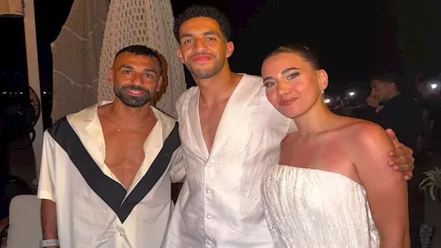 محمد صلاح ينشر صورة من عقد قرا...