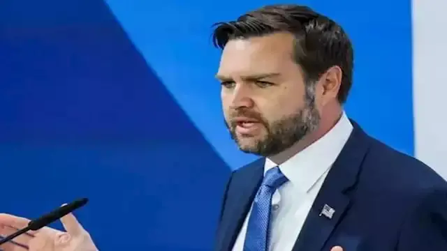نائب ترامب يعلق على فيديو تجاه...