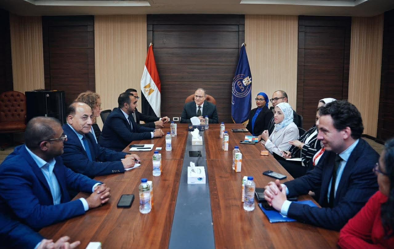 رئيس هيئة الدواء المصرية يبحث...