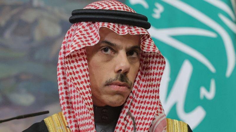 وزير خارجية السعودية يهاجم إيران ويرفض استخدام الممرات المائية "كأداة ابتزاز"
