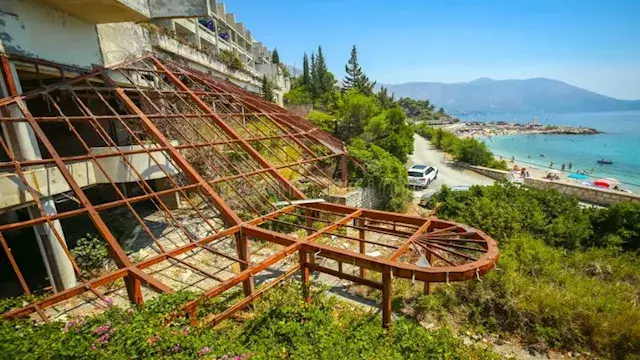 8 صور لأجمل 8 أماكن مهجورة في...